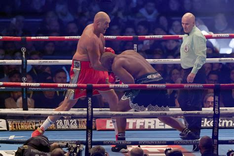 Boxing Tyson Fury Pummels Derek Chisora With A Round 10 Tko Gets On