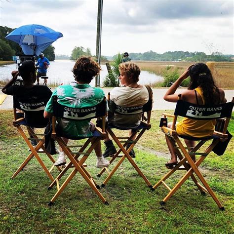 25 Behind The Scenes Photos Of The Outer Banks Cast That Prove They