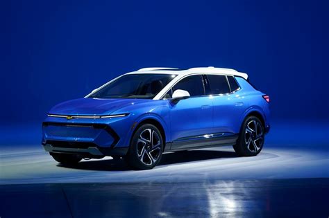 Gm Unveils Electric Suv Chevrolet Equinox Priced Around 30k