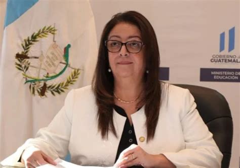 La Ministra de Educación asegura que la falta de maestros se debe al