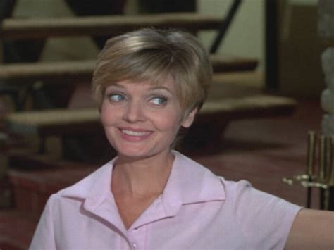 Florence Henderson Brady Bunch Matriarch Carol Brady Dead At 82 Cbs News