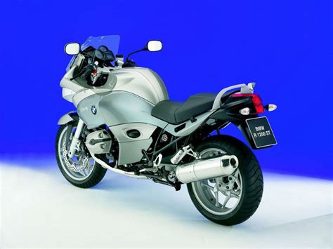 In this version sold from year 2008 , the dry weight is 182.0 kg (401.2 pounds) and it is equipped with a two cylinder boxer. Ficha técnica de la BMW R 1200 ST 2006 - Masmoto.es