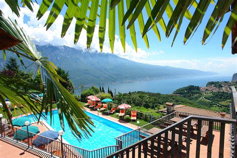 Das ferienhaus liegt im naturpark alto garda bresciano inmitten von wäldern, wiesen und bergen mit gigantischem blick zum monte baldo im. Hotel | Hotel Faver: Hotel Tremosine Gardasee, Hotel am ...