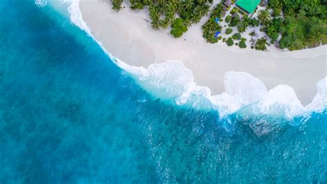 Download Wallpaper 3840x2160 Ocean Aerial View Palm Trees Tropics Maldives 4k Uhd 169 Hd