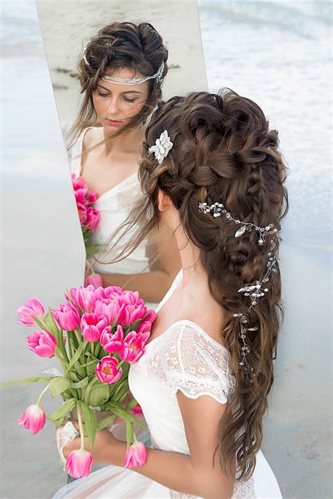 Wedding guest hairstyles for long hair need not be predictable. 28 Gorgeous Beach Wedding Hairstyles from Real Destination ...