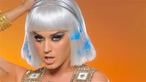 Vidéo Katy Perry Joue Cléopâtre Dans Son Nouveau Clip Dark Horse