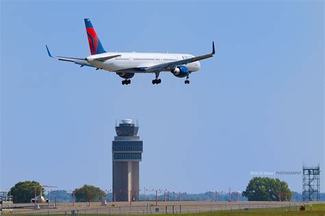 Msp Airport 2014 Delta B757 Landing At Msp Airport Larry Grace Flickr