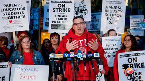 thousands of chicago teachers go on strike after failing to reach contract deal abc news