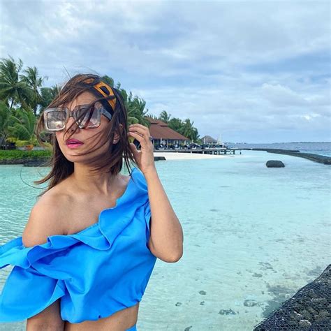 Hina khan made her tv debut in 2009 when she featured in indian soap opera musical show yehrishta kya kehlata hai as akshara. Hina Khan's vacation pictures gone viral : See pics - East ...