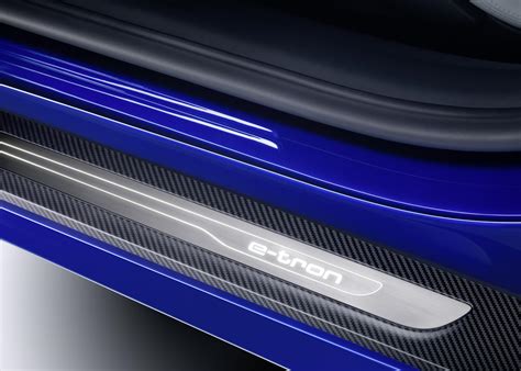 Karoseria została wykonana z aluminium. Self-Driving Audi R8 e-tron Concept Unveiled: I, Robot RSQ ...