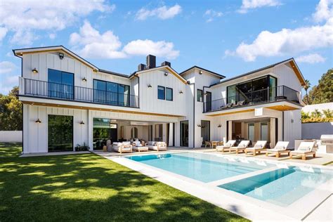 Luxurious Encino Estate With Modern Farmhouse Style Asks 7995000