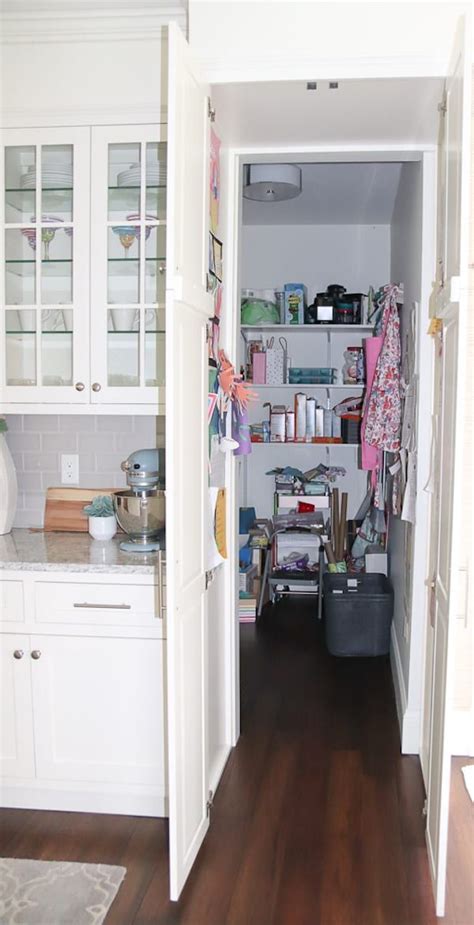 Once you have this system in place, upkeep is minimal and you'll only need to tidy it up. Walk-in Pantry Makeover Organization Tips | Pantry ...