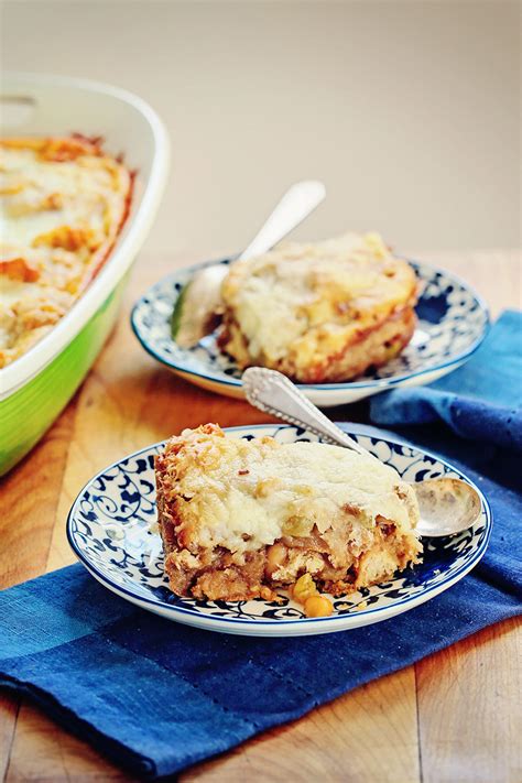 This consisted of bread, bacon, onions, garlic, leeks, butter and green (fresh) cheese. Yard House Bread Pudding Recipe : Bread Pudding Better ...
