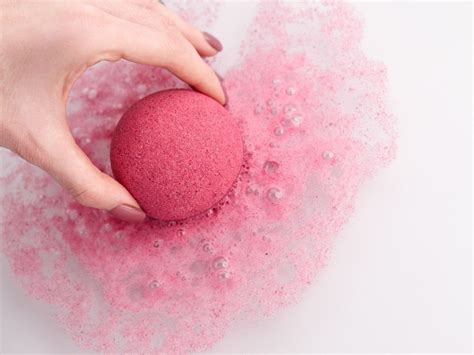 First, the water is likely to not have any harmful germs. DIY bathbomb met Nederlands uitleg| Hoe maak je bathbomb ...