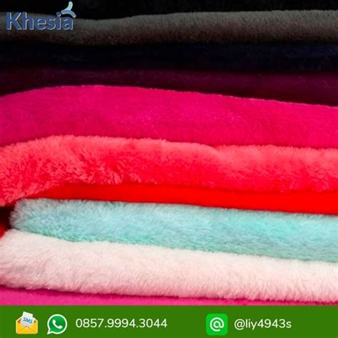 Caranya yaitu dengan merendamnya menggunakan air panas dan membersihkan dari kotoran secara perlahan karena serat bulu yang rapat kalau tidak perlahan bisa terlewatkan. Jual Selimut Polos Bahan Bulu Halus Dan Lembut Siap Pakai