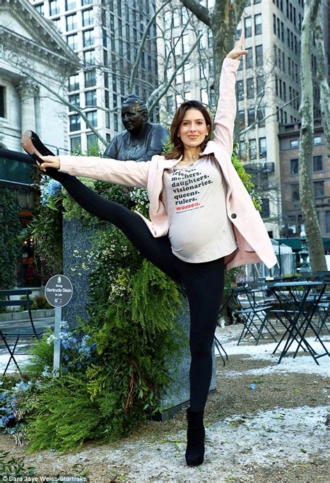 Pregnant Hilaria Baldwin Does Yoga For International Womens Day Daily Mail Online