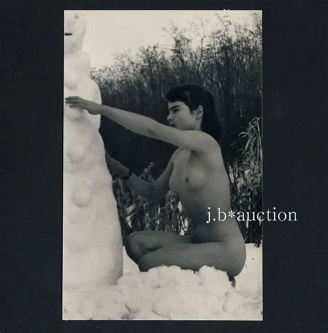 NUDISM NUDE WOMAN IN THE SNOW NACKT IM SCHNEE Vintage 1950s Photo