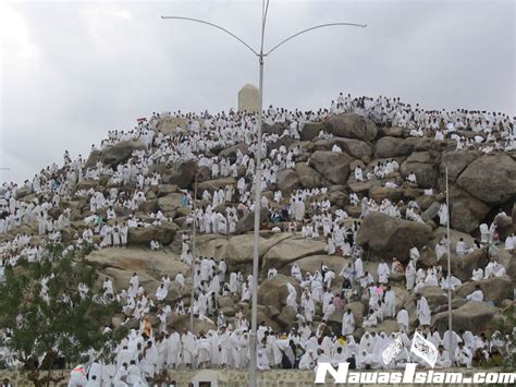 The day of arafah (arabic: NawasIslam.com: Day of Arafat