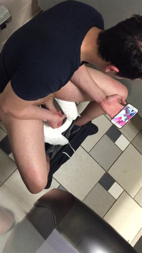 Cum On Floor Spy Jerkoff At The Gym