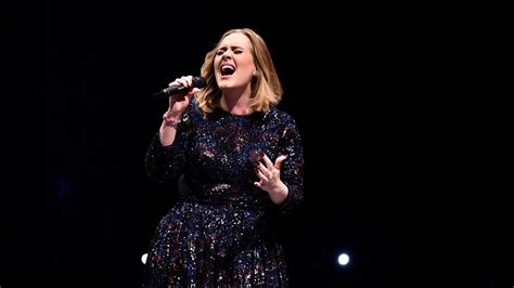 Watch Thousands Of Adele Fans Save The Day When Her Mic Cut Out At A C Teen Vogue