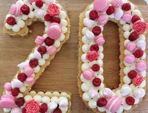 Number cake chocolat à la ganache et au décor de fruits rouges, idée de. Number cake framboise, speculoos et cream cheese ...