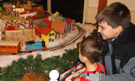 Rr Fans Make Tracks To Holiday Express Train Show At Fairfield Museum