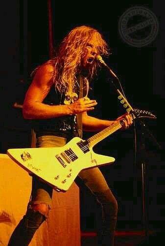 Pin By Chris Sawyers On ~80s Thrash And Heavy Bands~ James Hetfield