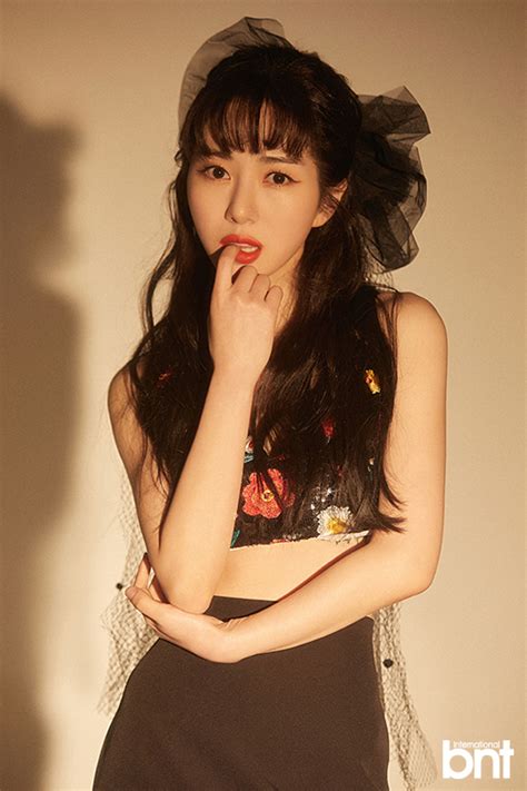 민아링 (minaring) 언제나 하프를 연주하는 천사. bnt화보 권민아, 군살 없는 완벽한 몸매로 몽환적인 화보 완성