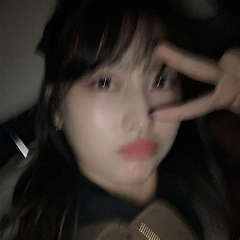momo twice lq icon pfp blurry selca south korean girls korean girl groups blurry pictures one