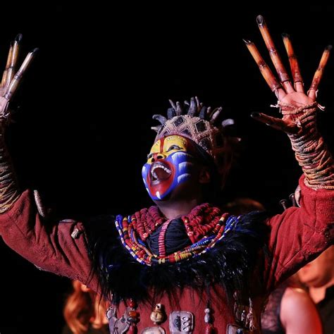 La célèbre comédie musicale de broadway posait enfin ses bagages dans la capitale et rencontrait un franc succès auprès du public français. La comédie musicale Le Roi Lion revient à Paris