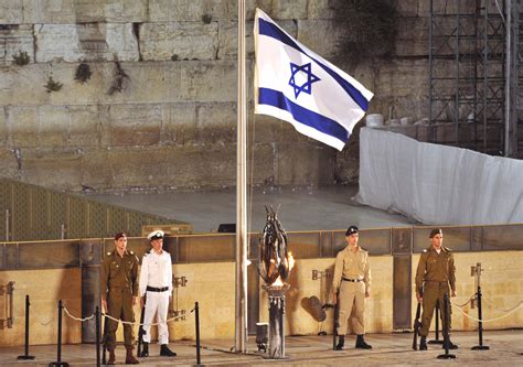 Millions Of Israelis Mark Yom Hazikaron Memorial Day For Fallen