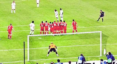 View more recently popular gifs. 위치선정의 달인이었던 축구선수.gif - 베스트피드