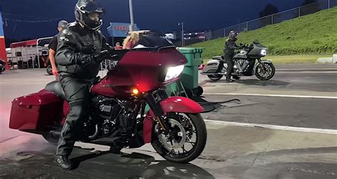 Drag Race Of The Baggers Pits Indian Vs Harley Runs Have Different