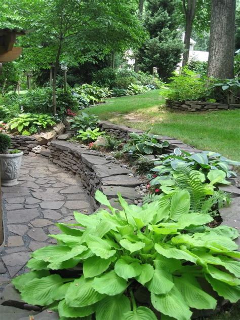 Stone slabs on raised beds are simply perfect in this small front yard landscaping idea. 28 best Septic Covers images on Pinterest | Septic mound ...