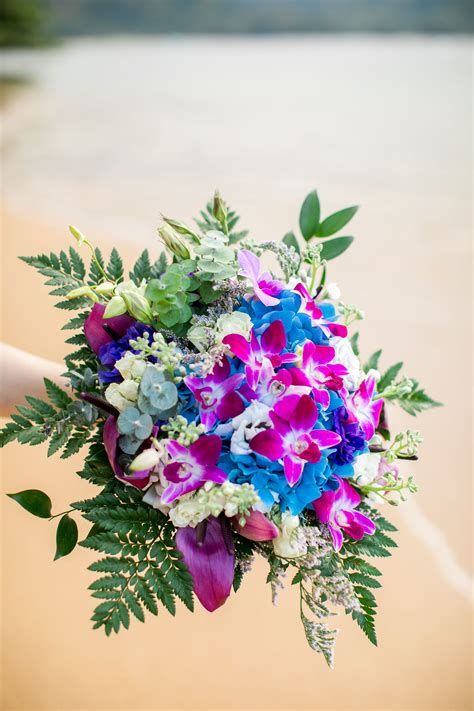 Available in different lengths, the garland can be draped over doorways, tables, or cabinet tops or wound around objects such as banisters and poles. Pin by Kauaielopements on Bridal Bouquets | Hawaiian ...