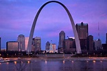 File:Gateway Arch & St. Louis MO Riverfront at Dawn.jpg - Wikimedia Commons