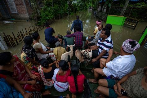 Fresh Floods Hit Bangladesh Hundreds Of Thousands Marooned