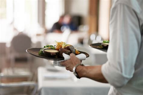 Should Your Restaurant Switch To A No Tipping Policy Clover Blog