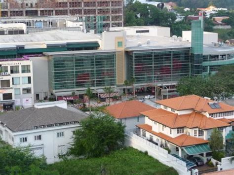 Compare the design of starhill and bangsar village to klcc and 1 utama.the latter. Bangsar Shopping Complex - Kuala Lumpur