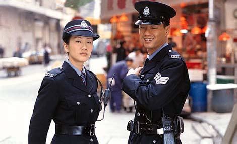 警察用武力驅趕示威者。 msc, trad.警察用武力驱赶示威者。 msc, simp. jǐngchá yòng wǔlì qūgǎn shìwēizhě. TVB明星演绎香港警察_中国制服设计网