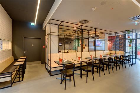 The hotel grand city standard leipzig messe is located in the wiederitzsch district with easy access to the motorway. "Restaurant" MEININGER Hotel Leipzig Hauptbahnhof (Leipzig ...