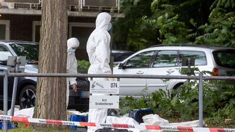 Duisburg Nrw Sch Sse Vor Krankenhaus Mann T Tet Seine Frau Und Sich Selbst