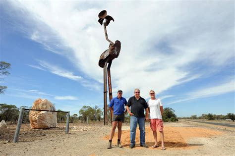 Emu Sculpture Lands At Lightning Ridge Daily Liberal Dubbo Nsw