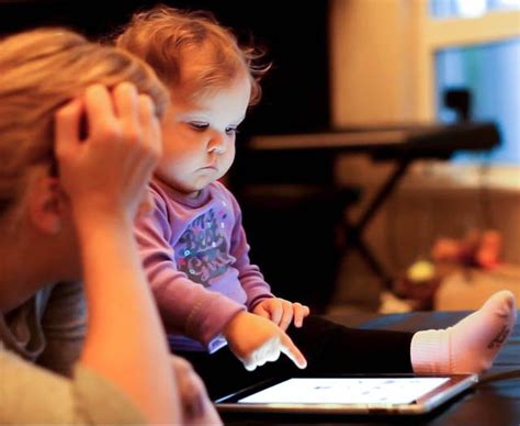 Lutilisation Des Tablettes Tactiles Par Les Enfants Est En Forte