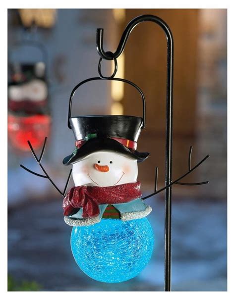 Lendedu reports christmas decoration spending for the average american is 11% of their christmas expenditures or around $70. Top 40 Fun Snowman Christmas Decorations For Your Home ...
