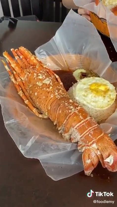 When mdm sarena talib, 45, decided to give a fusion twist to the traditional nasi lemak dish this year, she boosted sales by 70 per cent. Nasi Lemak Lobster JB - Nasi Lemak Lobster | Facebook
