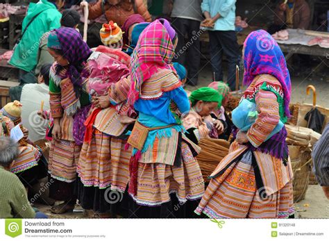 hmong-minority-people-in-traditional-dress-sa-pa,-northern-vietnam-editorial-stock-photo