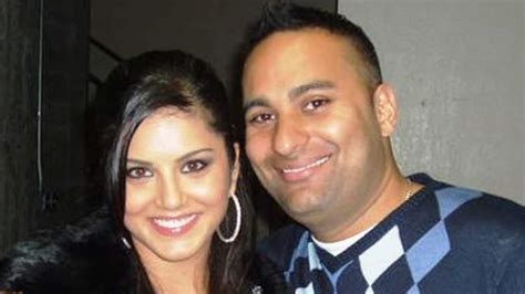 Sunny Leone Reacts To Russell Peters Cracking Jokes On Her In His Stand