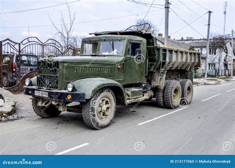 Oldage Soviet Truck Kraz 256 Voor Auto S Redactionele Afbeelding