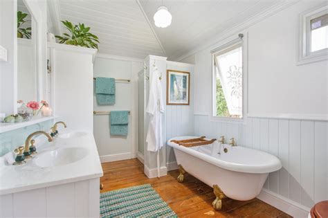 The window should be easily reached for opening and closing, for Queenslanders/Gables/Heritage Homes - Bathroom - Brisbane ...